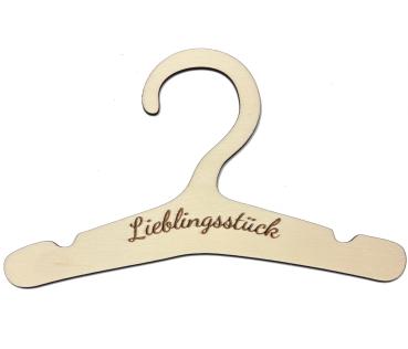 Kleiderbügel aus Holz mit gelasertem Schriftzug Lieblingsstück