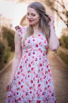 Preview: Fruits - Erdbeeren Allover - Überbreite BIO Jersey